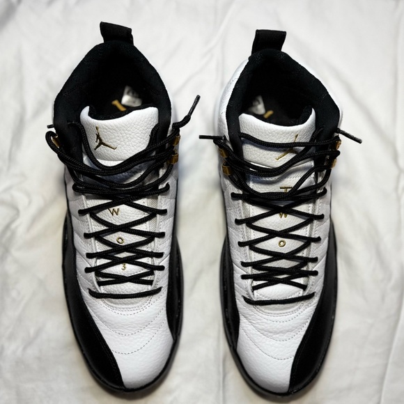 Men's Air Jordan 12 Retro
Size: 11.5
Color: White/Metallic Gold/Black
CT8013 170 - Picture 1 of 9